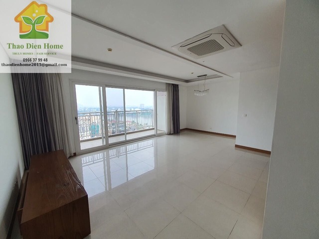 z3319179582521 91188e80225933752ef0c486cdae0a74 - 3 Bedroom Partly Furnished Apartment Right In Xi Riverview Place