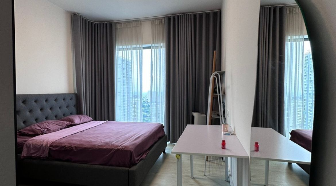 Furnished 2BR Gateway Thao Dien Apartment with Landmark 81 Views